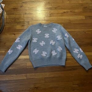 CHANEL Gray and Pink Crew Neck Sweater with Elegant Design
